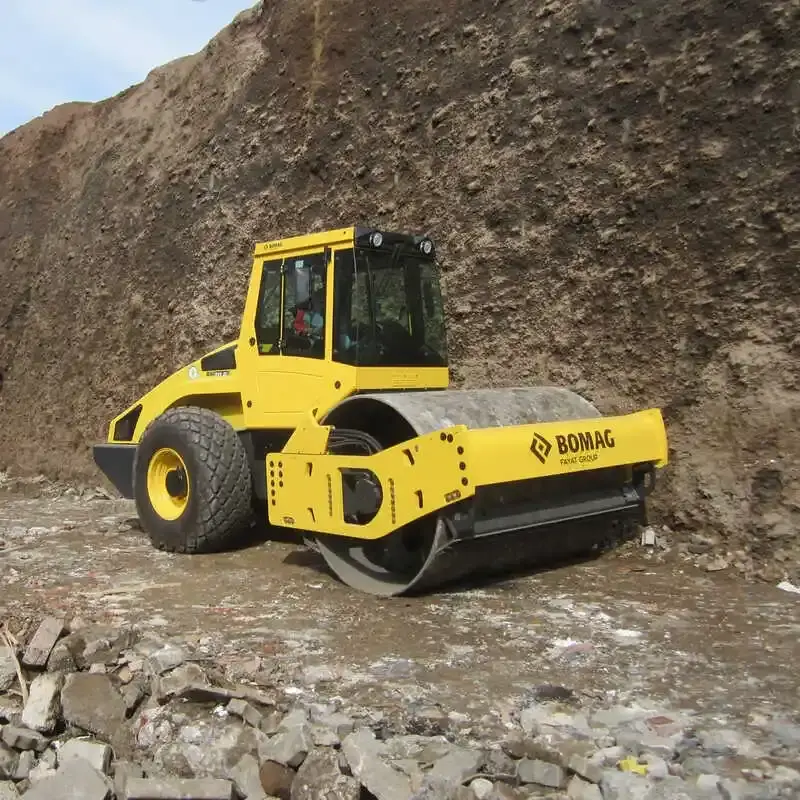 Arriendo de Rodillo Compactador 11 Ton. Bomag modelo BW211D-40 en SK Rental con cobertura nacional.